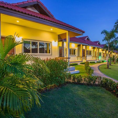 Phuket Airport Villa Ban Bo Han 객실 사진